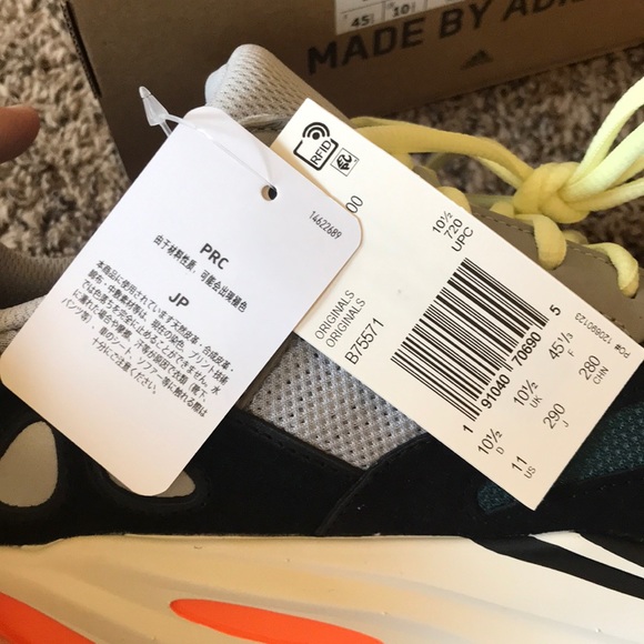 Yeezy Wave Runner 700 - Picture 4 of 4